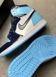Кроссовки Nike Air Jordan 1 High UNC Patent живое фото 2